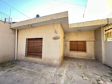 LOTE CON 2 VIVIENDAS Y FONDO LIBRE EN EZEIZA