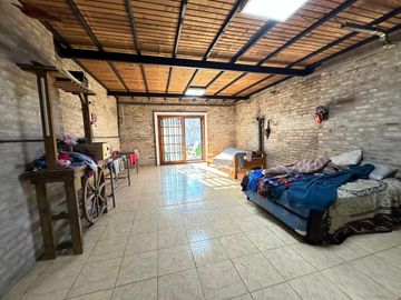 LOTE CON 2 VIVIENDAS Y FONDO LIBRE EN EZEIZA