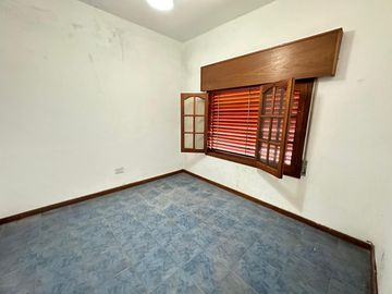 LOTE CON 2 VIVIENDAS Y FONDO LIBRE EN EZEIZA