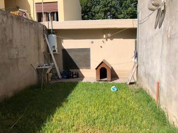 LOTE CON 2 VIVIENDAS Y FONDO LIBRE EN EZEIZA