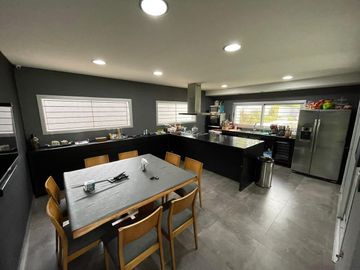 En Venta | Importante Propiedad de Categoría en Zona de Quintas con Parque y Piscina | Moreno - A pocos metros de Autopista Acceso Oeste