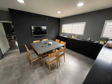 En Venta | Importante Propiedad de Categoría en Zona de Quintas con Parque y Piscina | Moreno - A pocos metros de Autopista Acceso Oeste