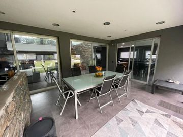 En Venta | Importante Propiedad de Categoría en Zona de Quintas con Parque y Piscina | Moreno - A pocos metros de Autopista Acceso Oeste