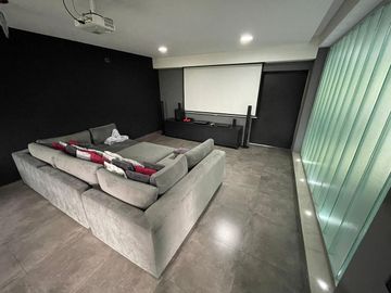 En Venta | Importante Propiedad de Categoría en Zona de Quintas con Parque y Piscina | Moreno - A pocos metros de Autopista Acceso Oeste