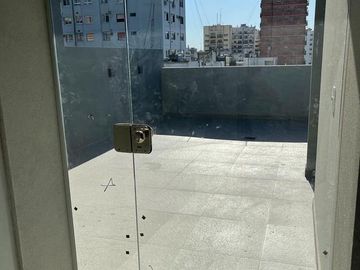 Venta- Mono-ambiente- Terraza con solárium, espejo de agua, espacioso SUM - Caballito