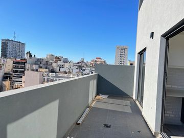 Venta- Mono-ambiente- Terraza con solárium, espejo de agua, espacioso SUM - Caballito