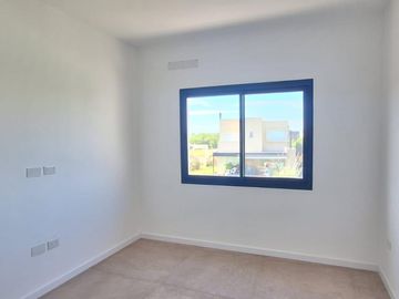Casa en venta - Barrio Araucarias - Puertos del Lago.