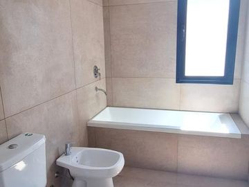 Casa en venta - Barrio Araucarias - Puertos del Lago.