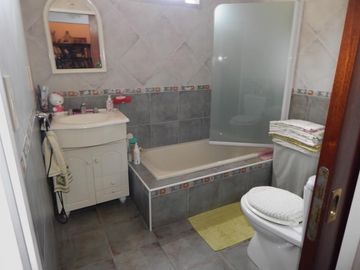 Casa en lomas de zamora oeste con 3 dormitorios