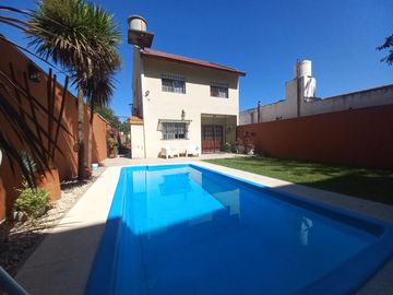 Casa en lomas de zamora oeste con 3 dormitorios