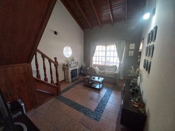 Casa en lomas de zamora oeste con 3 dormitorios