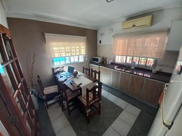 Casa en lomas de zamora oeste con 3 dormitorios