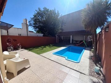 Casa en lomas de zamora oeste con 3 dormitorios