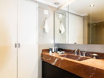 Venta SEMIPISO de Categoría Balcón Terraza  Cochera Av Libertador y Av Coronel Diaz