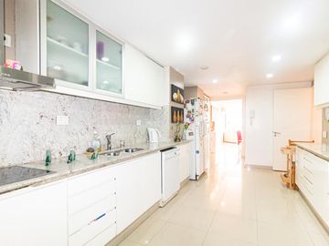 Venta SEMIPISO de Categoría Balcón Terraza  Cochera Av Libertador y Av Coronel Diaz