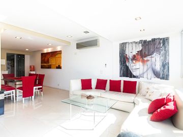 Venta SEMIPISO de Categoría Balcón Terraza  Cochera Av Libertador y Av Coronel Diaz