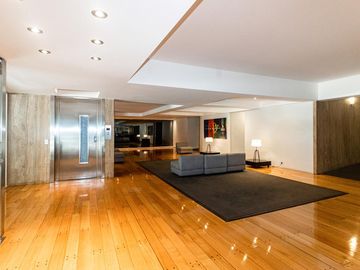 Venta SEMIPISO de Categoría Balcón Terraza  Cochera Av Libertador y Av Coronel Diaz