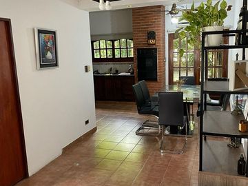 Hermoso chalet de 3 dormitorio, cochera y fondo! APTO CREDITO