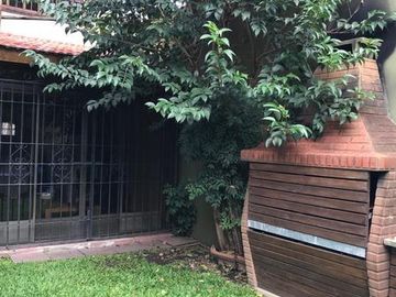 Hermoso chalet de 3 dormitorio, cochera y fondo! APTO CREDITO