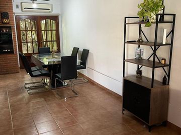 Hermoso chalet de 3 dormitorio, cochera y fondo! APTO CREDITO