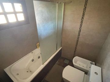 Hermoso chalet de 3 dormitorio, cochera y fondo! APTO CREDITO