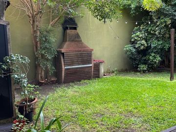 Hermoso chalet de 3 dormitorio, cochera y fondo! APTO CREDITO