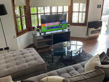 Hermoso chalet de 3 dormitorio, cochera y fondo! APTO CREDITO