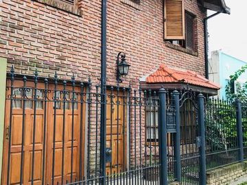 Hermoso chalet de 3 dormitorio, cochera y fondo! APTO CREDITO