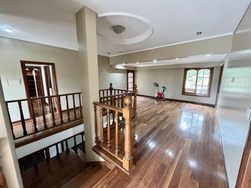 Casa en venta en Lomas de San Isidro, ideal para amante de los autos, con el mejor acceso!