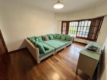 Casa en venta en Lomas de San Isidro, ideal para amante de los autos, con el mejor acceso!