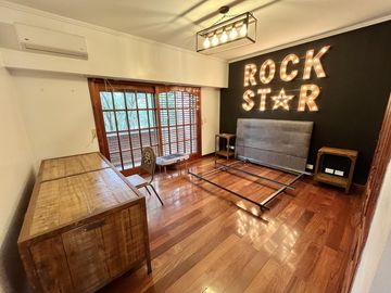 Casa en venta en Lomas de San Isidro, ideal para amante de los autos, con el mejor acceso!