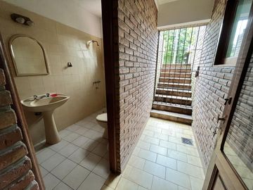 Casa en venta en Lomas de San Isidro, ideal para amante de los autos, con el mejor acceso!