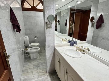 Casa en venta en Lomas de San Isidro, ideal para amante de los autos, con el mejor acceso!