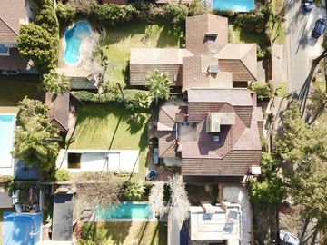 Casa en venta en Lomas de San Isidro, ideal para amante de los autos, con el mejor acceso!