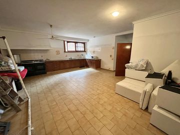 Casa en venta en Lomas de San Isidro, ideal para amante de los autos, con el mejor acceso!