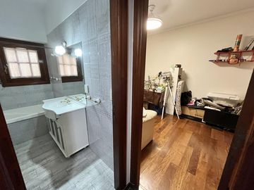 Casa en venta en Lomas de San Isidro, ideal para amante de los autos, con el mejor acceso!