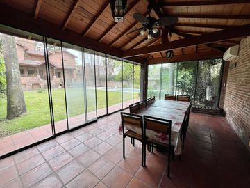 Casa en venta en Lomas de San Isidro, ideal para amante de los autos, con el mejor acceso!