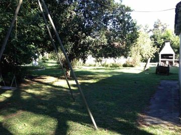 Casa antigua sobre 6 lotes en  Venta - Moreno