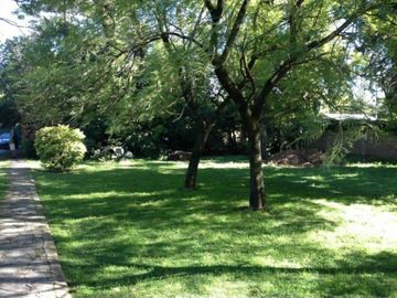 Casa antigua sobre 6 lotes en  Venta - Moreno