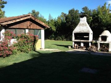 Casa antigua sobre 6 lotes en  Venta - Moreno
