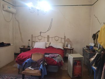 Casa antigua sobre 6 lotes en  Venta - Moreno