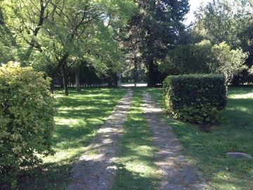 Casa antigua sobre 6 lotes en  Venta - Moreno