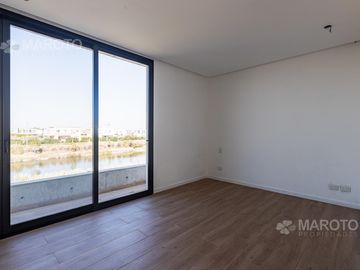 CASA EN VENTA EN BARRIO MUELLES CON SIETE AMBIENTES - MAROTO PROPIEDADES
