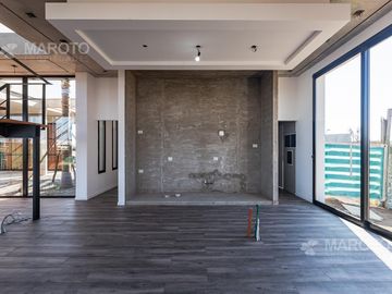 CASA EN VENTA EN BARRIO MUELLES CON SIETE AMBIENTES - MAROTO PROPIEDADES