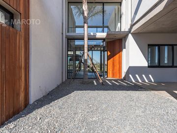CASA EN VENTA EN BARRIO MUELLES CON SIETE AMBIENTES - MAROTO PROPIEDADES