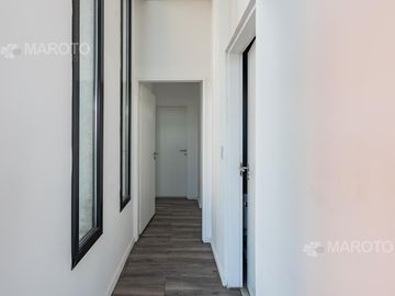 CASA EN VENTA EN BARRIO MUELLES CON SIETE AMBIENTES - MAROTO PROPIEDADES