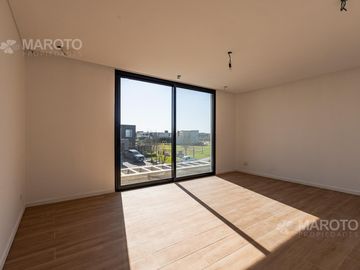 CASA EN VENTA EN BARRIO MUELLES CON SIETE AMBIENTES - MAROTO PROPIEDADES