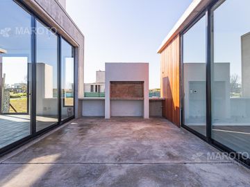 CASA EN VENTA EN BARRIO MUELLES CON SIETE AMBIENTES - MAROTO PROPIEDADES