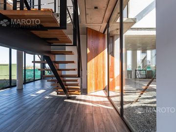 CASA EN VENTA EN BARRIO MUELLES CON SIETE AMBIENTES - MAROTO PROPIEDADES