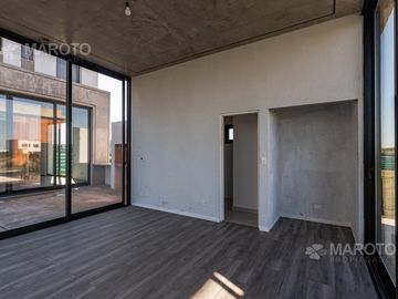 CASA EN VENTA EN BARRIO MUELLES CON SIETE AMBIENTES - MAROTO PROPIEDADES